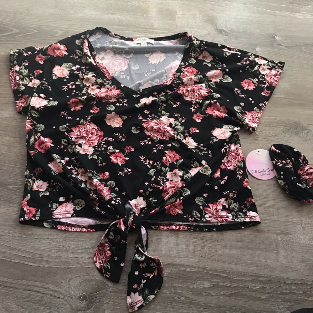 Floral Top w/ hair tie